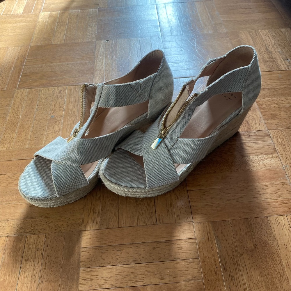 Summer Wedge - Picture 2 of 3